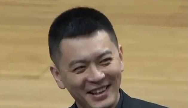 美女女仆掀开给人吃